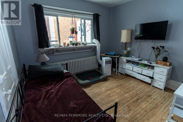 109 PEMBROKE STREET W, Pembroke, Ontario, K8A5M7