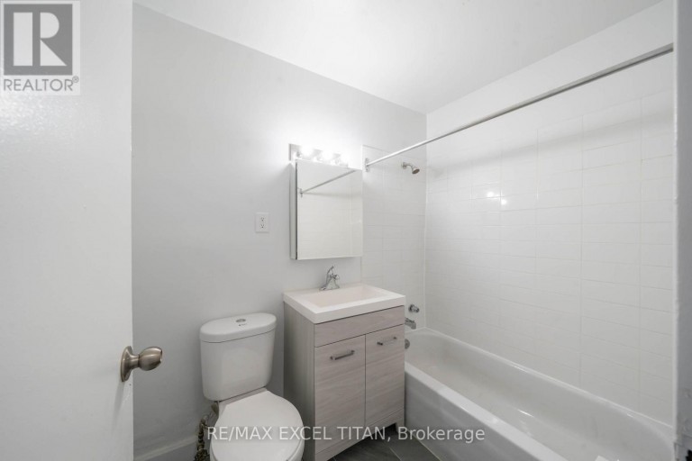 304 - 2507 EGLINTON AVENUE W, Toronto (Keelesdale-Eglinton West), Ontario, M6M1S9