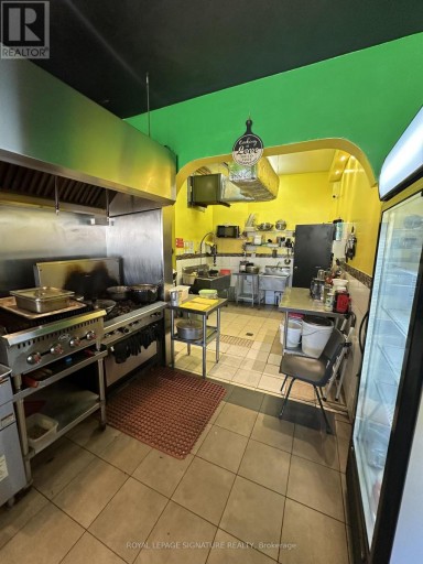STORE FRONT - 854 BATHURST STREET, Toronto (Annex), Ontario, M5R3G2