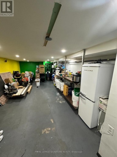 STORE FRONT - 854 BATHURST STREET, Toronto (Annex), Ontario, M5R3G2