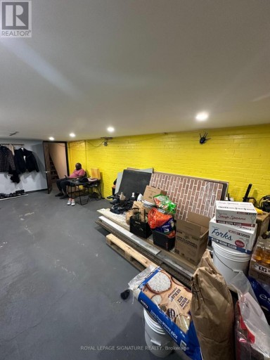 STORE FRONT - 854 BATHURST STREET, Toronto (Annex), Ontario, M5R3G2