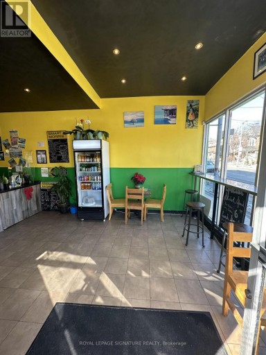 STORE FRONT - 854 BATHURST STREET, Toronto (Annex), Ontario, M5R3G2