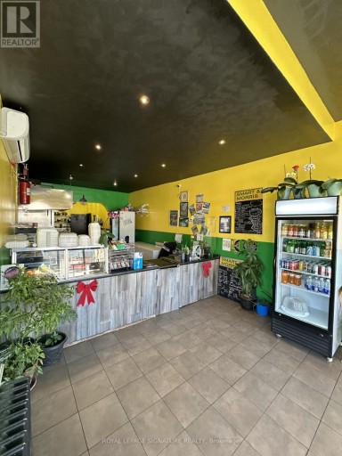 STORE FRONT - 854 BATHURST STREET, Toronto (Annex), Ontario, M5R3G2