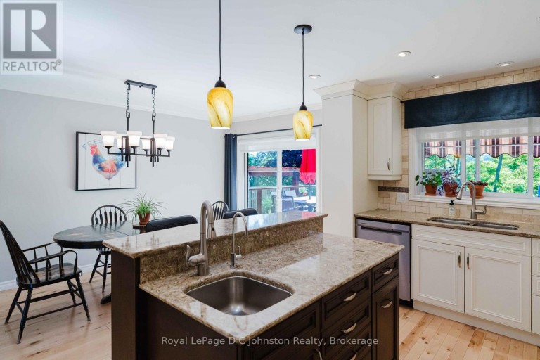 126 5TH AVENUE E, Owen Sound, Ontario, N4K6C7