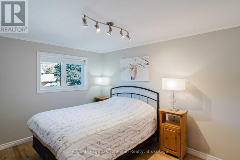 126 5TH AVENUE E, Owen Sound, Ontario, N4K6C7