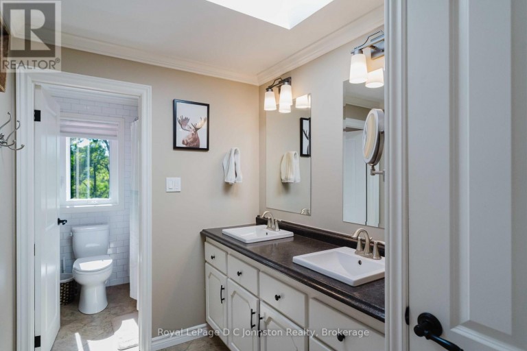 126 5TH AVENUE E, Owen Sound, Ontario, N4K6C7