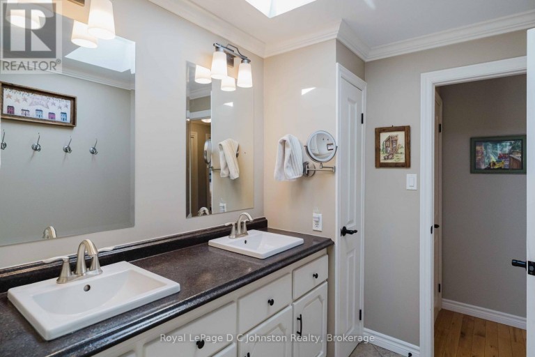 126 5TH AVENUE E, Owen Sound, Ontario, N4K6C7