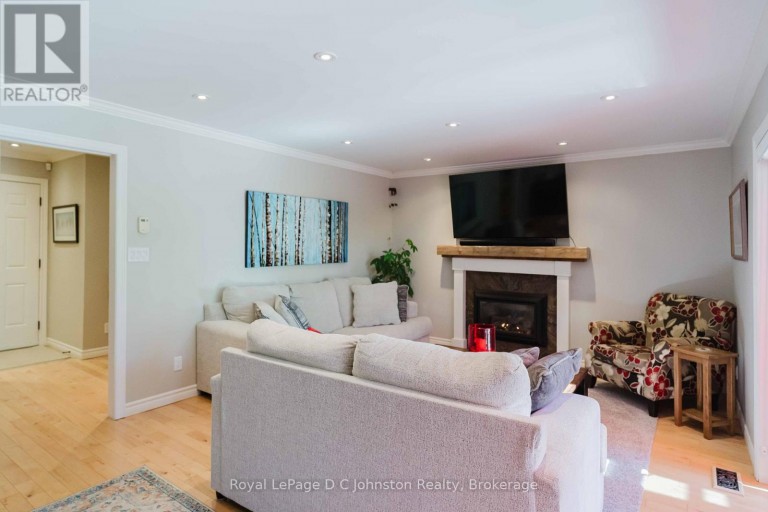 126 5TH AVENUE E, Owen Sound, Ontario, N4K6C7