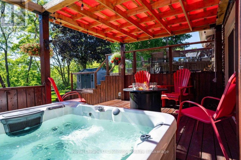 126 5TH AVENUE E, Owen Sound, Ontario, N4K6C7