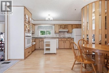 3011 Burroughs Manor NE Calgary Alberta photo 14