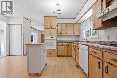 3011 Burroughs Manor NE Calgary Alberta photo 15