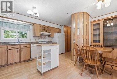 3011 Burroughs Manor NE Calgary Alberta photo 17