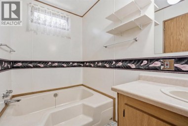 3011 Burroughs Manor NE Calgary Alberta photo 21