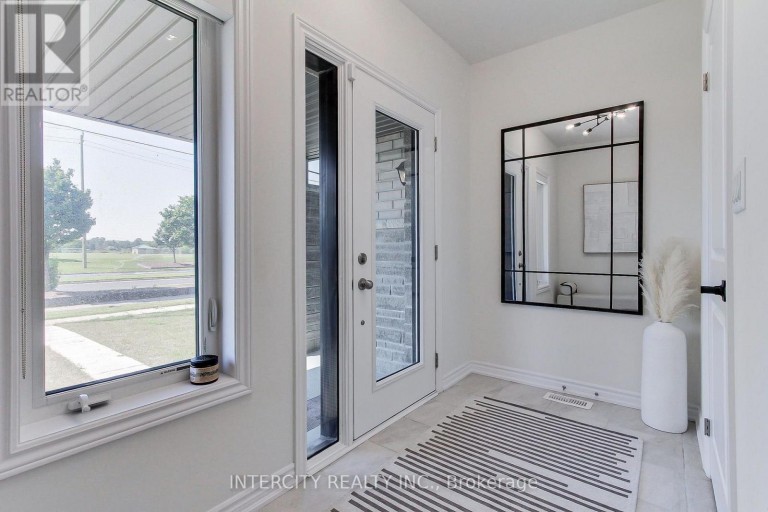 130 BLICK CRESCENT, Aurora, Ontario, L4G4A9