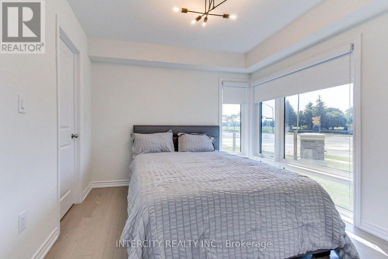 130 BLICK CRESCENT, Aurora, Ontario, L4G4A9