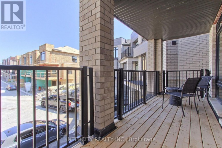 130 BLICK CRESCENT, Aurora, Ontario, L4G4A9