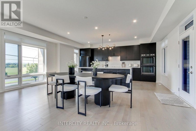 130 BLICK CRESCENT, Aurora, Ontario, L4G4A9