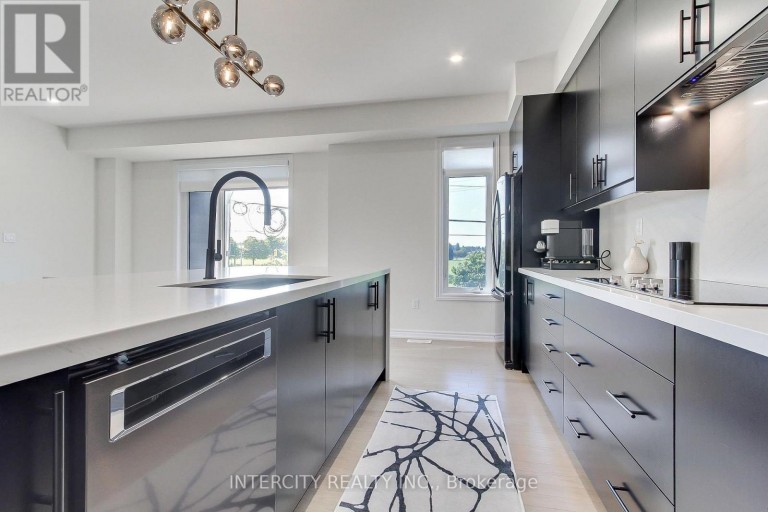 130 BLICK CRESCENT, Aurora, Ontario, L4G4A9