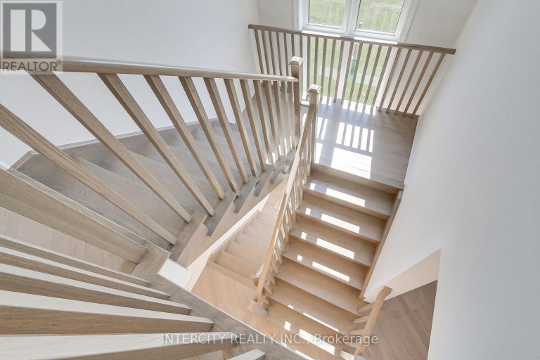 130 BLICK CRESCENT, Aurora, Ontario, L4G4A9