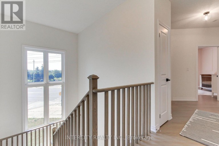 130 BLICK CRESCENT, Aurora, Ontario, L4G4A9