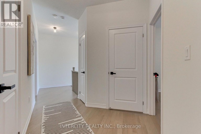 130 BLICK CRESCENT, Aurora, Ontario, L4G4A9
