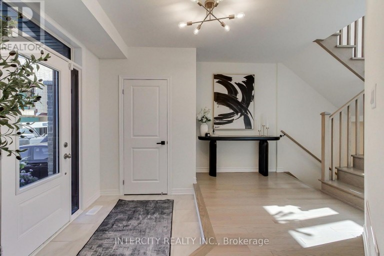 130 BLICK CRESCENT, Aurora, Ontario, L4G4A9
