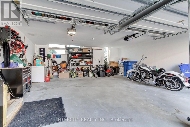 130 BLICK CRESCENT, Aurora, Ontario, L4G4A9