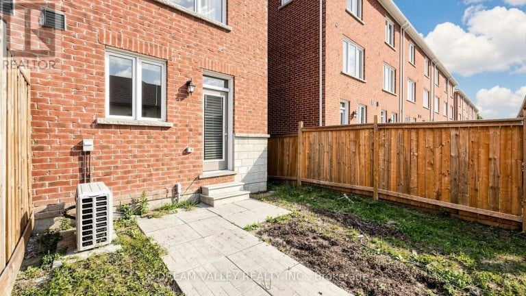 138 CLEANSIDE ROAD, Toronto (Clairlea-Birchmount), Ontario, M1L0C6