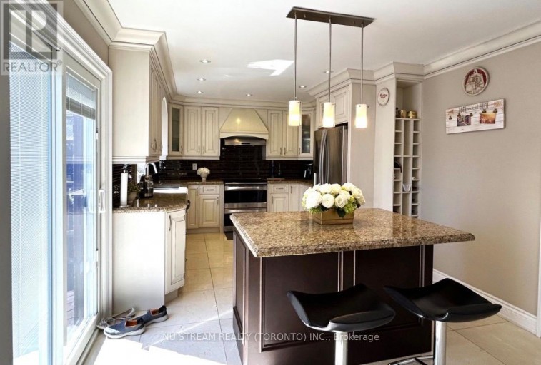 31 ASHFIELD DRIVE, Richmond Hill (Oak Ridges Lake Wilcox), Ontario, L4E2L6