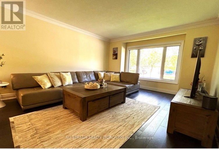 31 ASHFIELD DRIVE, Richmond Hill (Oak Ridges Lake Wilcox), Ontario, L4E2L6
