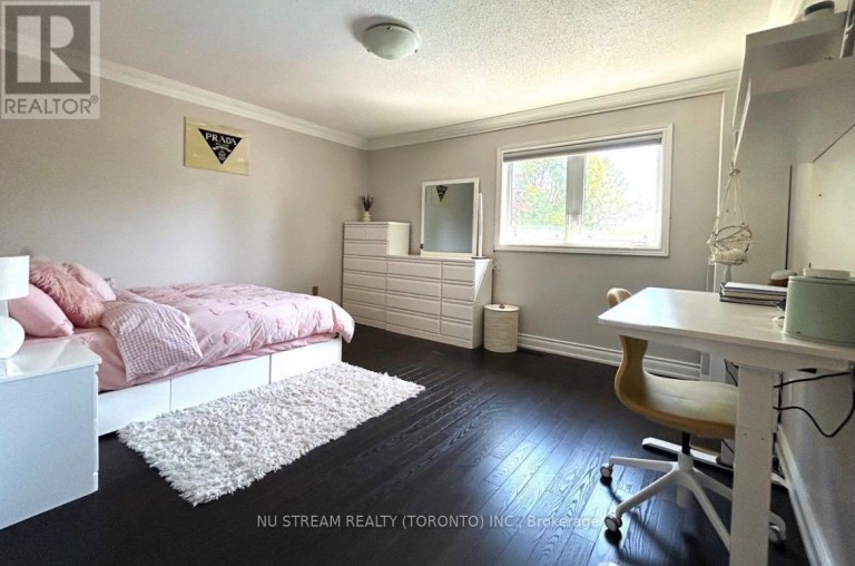 31 ASHFIELD DRIVE, Richmond Hill (Oak Ridges Lake Wilcox), Ontario, L4E2L6