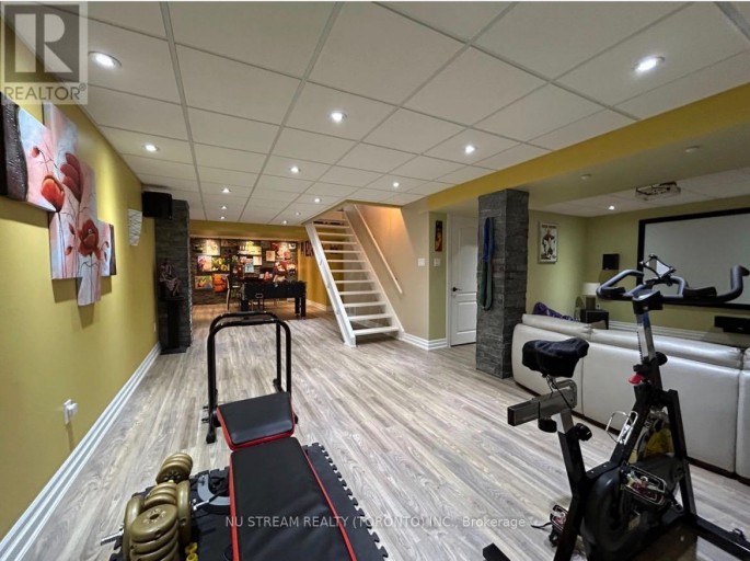 31 ASHFIELD DRIVE, Richmond Hill (Oak Ridges Lake Wilcox), Ontario, L4E2L6