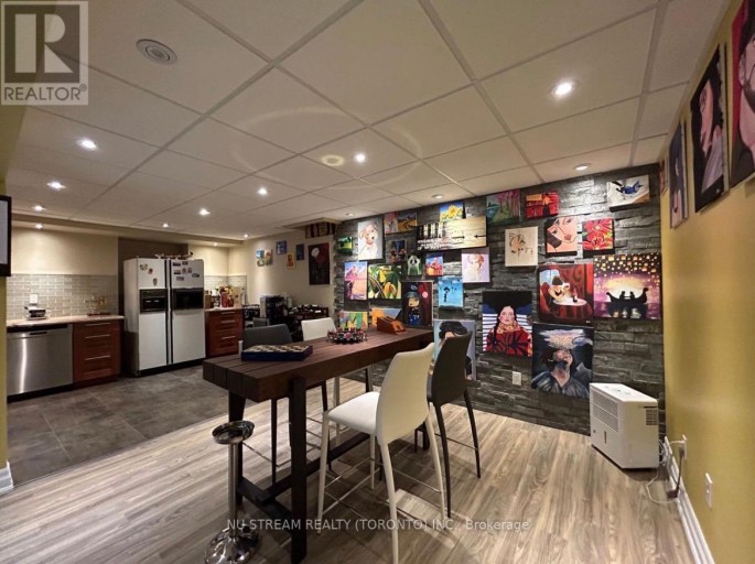 31 ASHFIELD DRIVE, Richmond Hill (Oak Ridges Lake Wilcox), Ontario, L4E2L6
