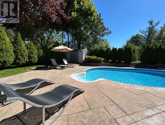 31 ASHFIELD DRIVE, Richmond Hill (Oak Ridges Lake Wilcox), Ontario, L4E2L6