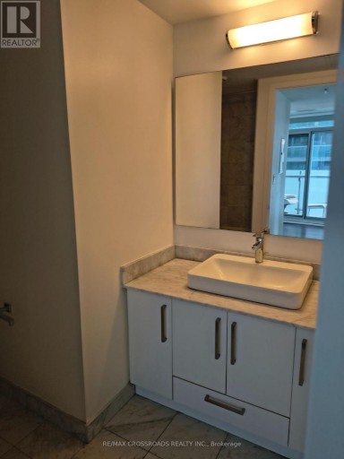 1104 - 12 YORK STREET, Toronto (Waterfront Communities), Ontario, M5J2Z2