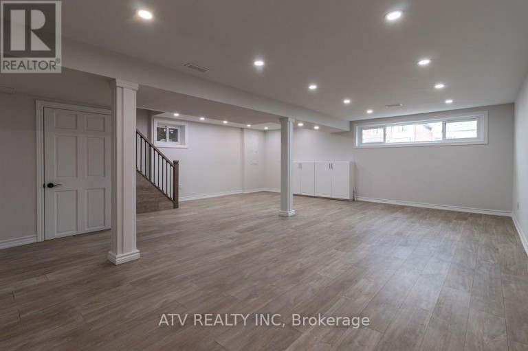 1064 EASTMOUNT AVENUE E, Mississauga (Lakeview), Ontario, L5E1Z3