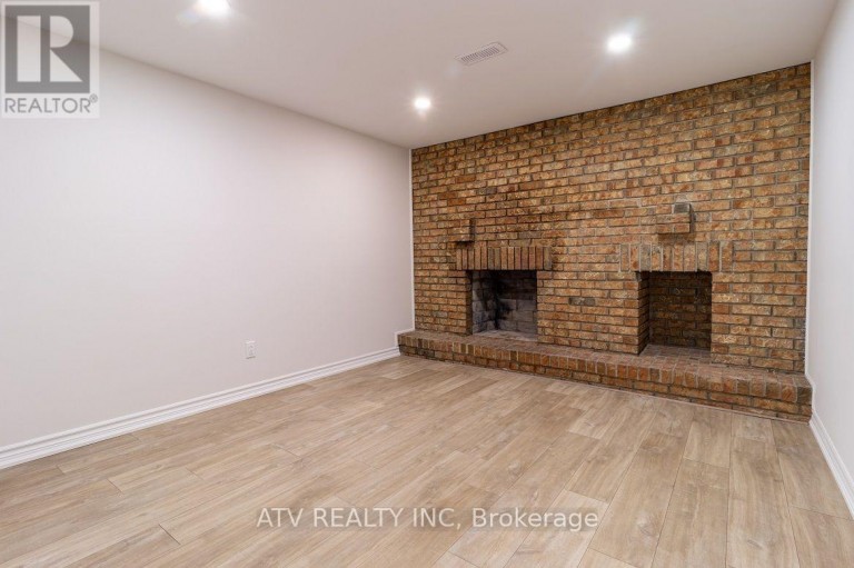 1064 EASTMOUNT AVENUE E, Mississauga (Lakeview), Ontario, L5E1Z3