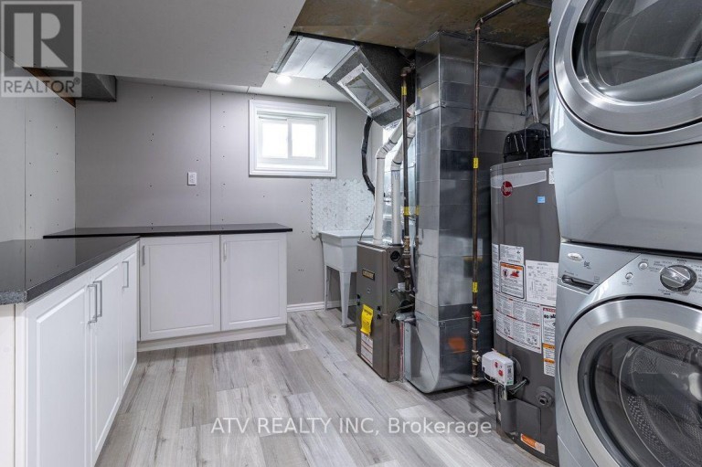 1064 EASTMOUNT AVENUE E, Mississauga (Lakeview), Ontario, L5E1Z3