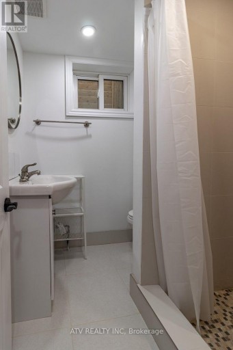 1064 EASTMOUNT AVENUE E, Mississauga (Lakeview), Ontario, L5E1Z3