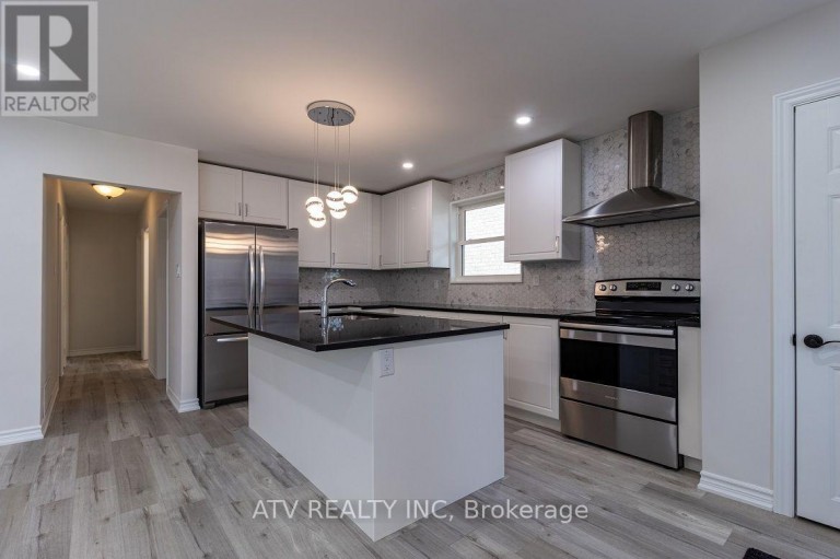 1064 EASTMOUNT AVENUE E, Mississauga (Lakeview), Ontario, L5E1Z3