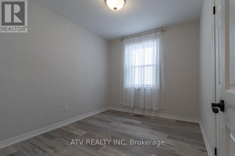 1064 EASTMOUNT AVENUE E, Mississauga (Lakeview), Ontario, L5E1Z3