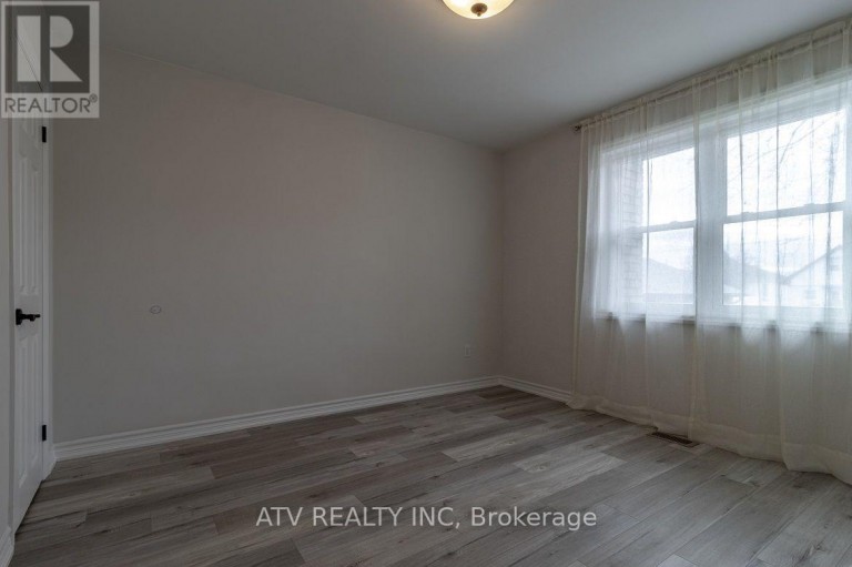 1064 EASTMOUNT AVENUE E, Mississauga (Lakeview), Ontario, L5E1Z3
