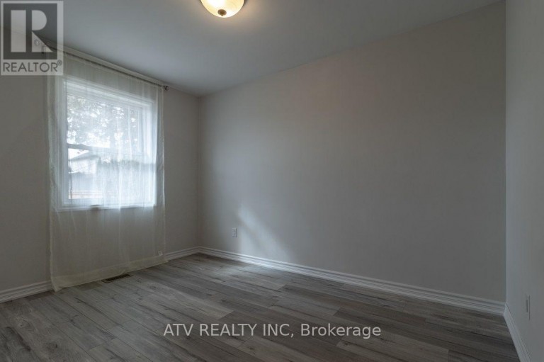 1064 EASTMOUNT AVENUE E, Mississauga (Lakeview), Ontario, L5E1Z3