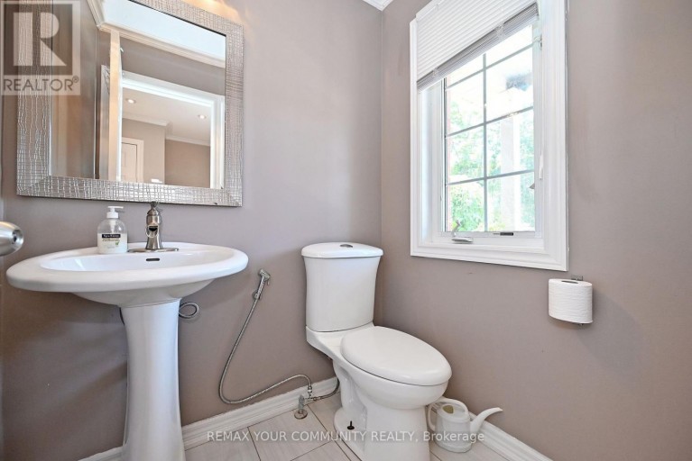 73 LAURENDALE AVENUE, Georgina (Keswick South), Ontario, L4P4G1