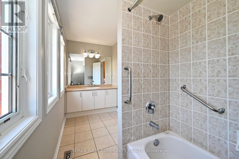 73 LAURENDALE AVENUE, Georgina (Keswick South), Ontario, L4P4G1