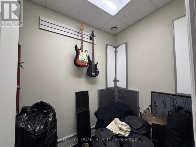 205 - 8791 WOODBINE AVENUE, Markham (Buttonville), Ontario, L3R0P4