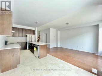 67 MILADY CRESCENT Barrie Ontario photo 3