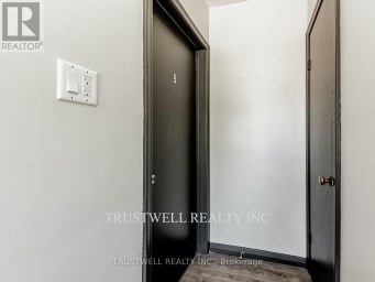 3 - 105 MARY STREET E Whitby (Downtown Whitby) Ontario photo 2