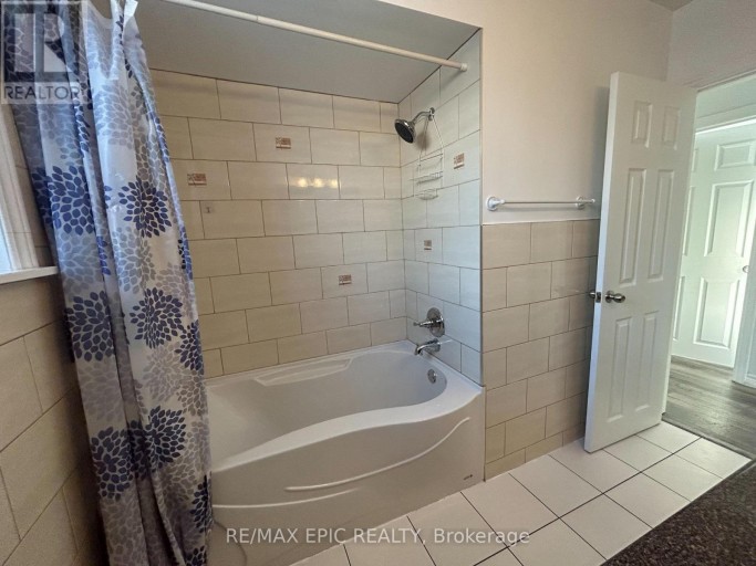 MAIN - 25 GENTRY CRESCENT, Richmond Hill (Crosby), Ontario, L4C2G8