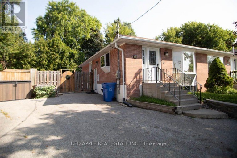 126 LONGFORD DRIVE, Newmarket (Bristol-London), Ontario, L3Y2Y5